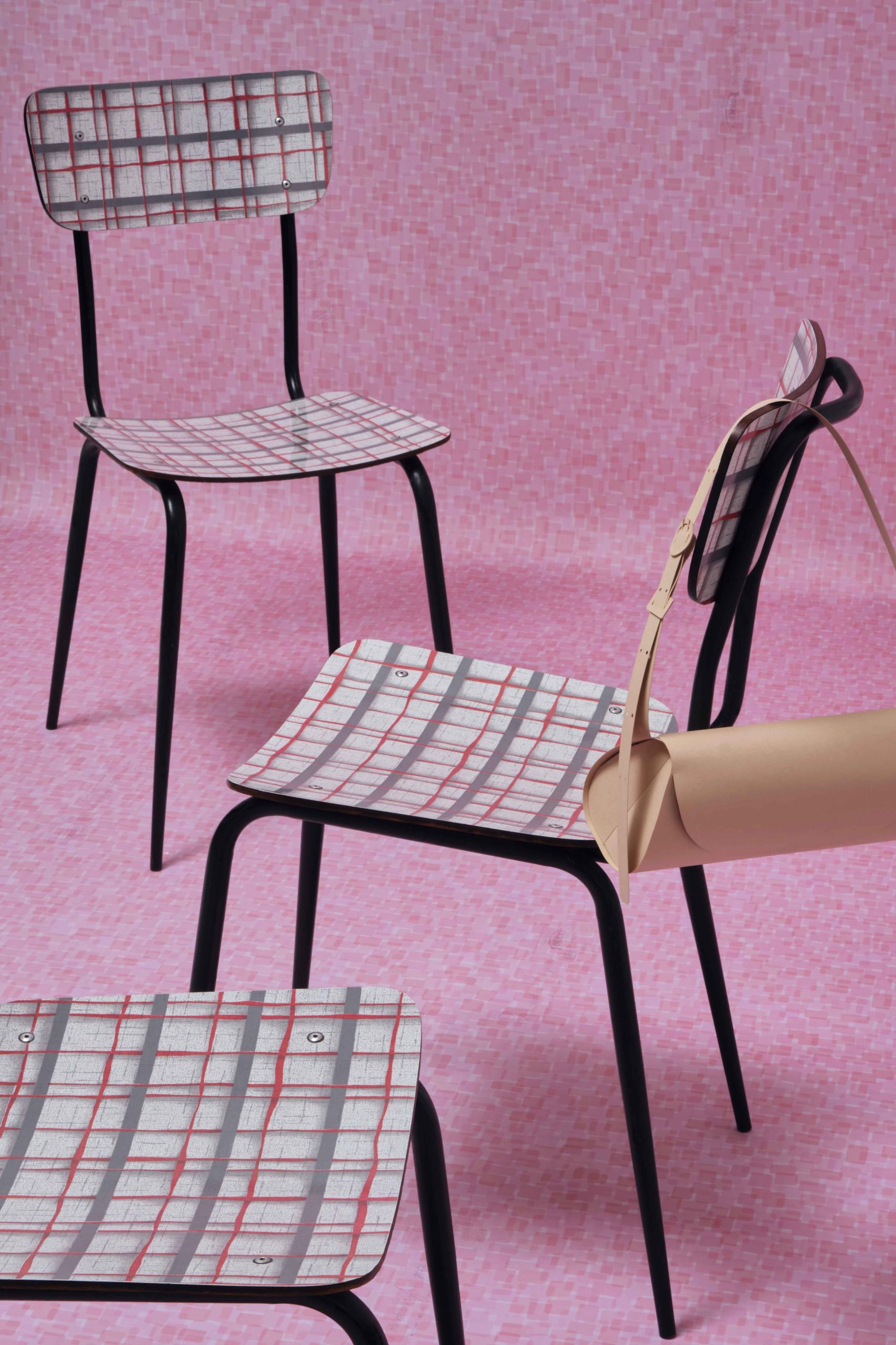 Formica_ Extendable checkered table with matching chairs_ph(bassa)